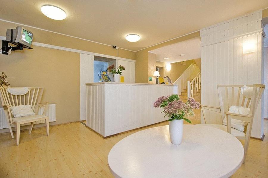 Kongo Hotel Хаапсалу Экстерьер фото